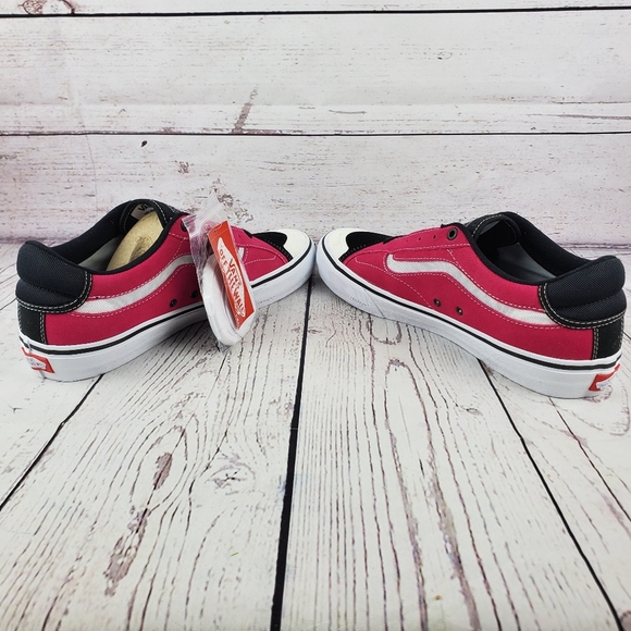 *Sold New Van's TNT Advanced Prototype Magenta - Picture 6 of 9